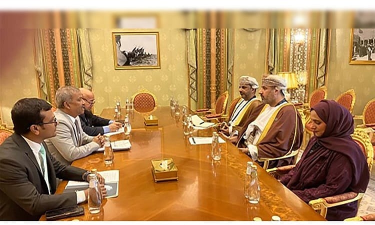 সৌদি আরবে অনুষ্ঠিত ‘গ্লোবাল লেবার মার্কেট কনফারেন্স’-এর ফাঁকে ওমানের শ্রমমন্ত্রী ড. মাহাদ বিন সাঈদ বিন আলী বাওয়াইন সালিম আল-বুসাইদি বাংলাদেশের প্রবাসীকল্যাণ ও বৈদেশিক কর্মসংস্থান উপদেষ্টা আসিফ নজরুলের সঙ্গে বৈঠক করেন