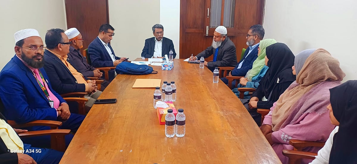 জুলাই শহীদ পরিবারের সদস্যরা প্রধান উপদেষ্টার বিশেষ সহকারী (উপদেষ্টা পদমর্যাদা) অধ্যাপক আলী রীয়াজের সঙ্গে সাক্ষাৎ করেন। আজ মঙ্গলবার সন্ধ্যায় জাতীয় সংসদ ভবনে