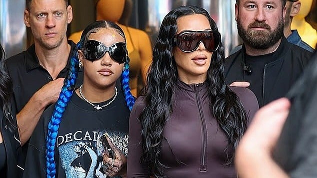 মা কিম কার্ডাশিয়ানের সঙ্গে নর্থ ওয়েস্ট