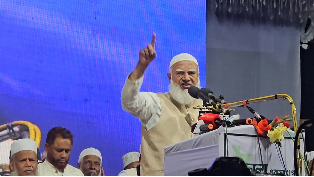 বাগেরহাটে নির্বাচনী সমাবেশে বক্তব্য দিচ্ছেন জামায়াতে ইসলামীর আমির শফিকুর রহমান। মঙ্গলবার সন্ধ্যায়