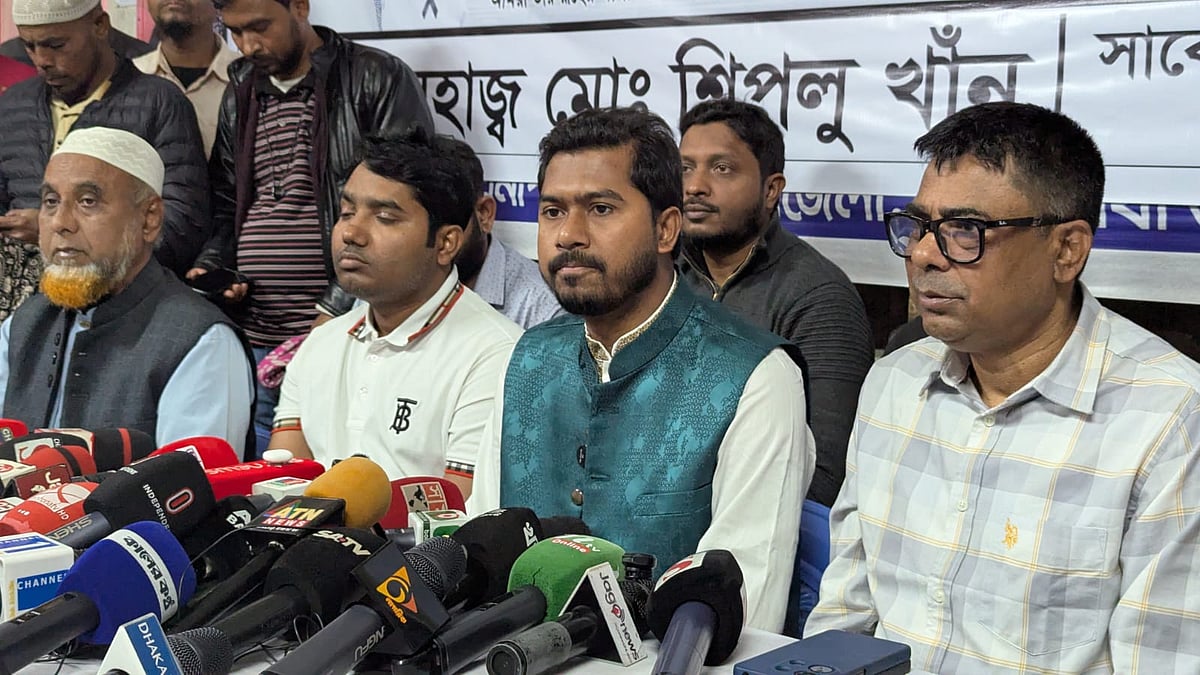 পটুয়াখালী-৩ আসনে বিএনপি জোটের প্রার্থী গণ অধিকারের সভাপতি নুরুল হকের সংবাদ সম্মেলন। মঙ্গলবার বেলা ১১টার দিকে গলাচিপা উপজেলা বিএনপির কার্যালয়ে