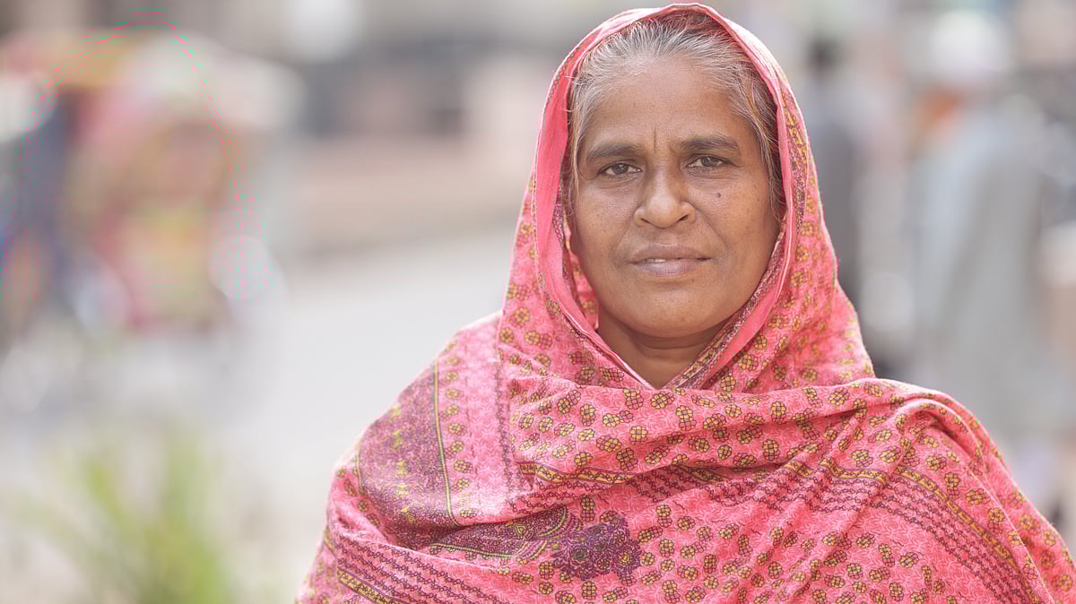 গৃহকর্মী হোসনে আরা ক্যানসারের বিরুদ্ধে লড়াই করে জয়ী হয়েছেন
