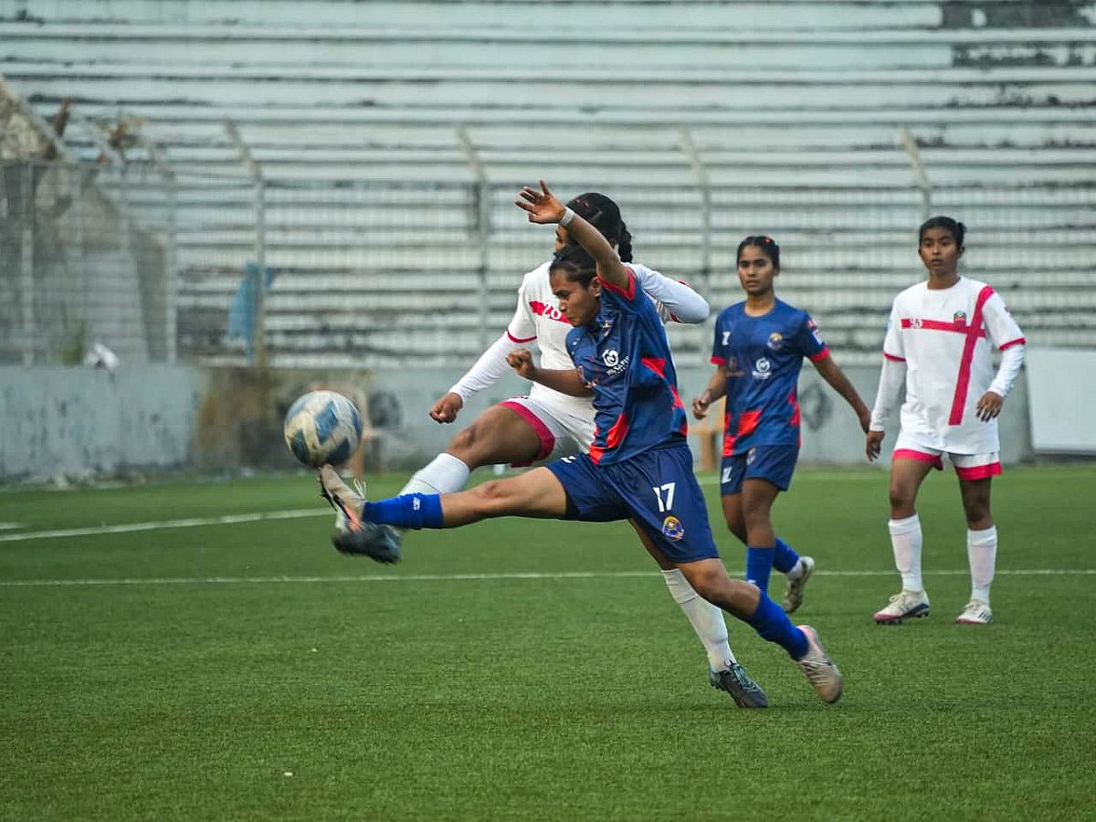 নারী ফুটবল লিগের ছবিটি ২৭ জানুয়ারির পুলিশ এফসি–ঢাকা রেঞ্জার্স ম্যাচের
