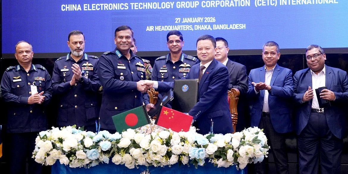 গতকাল মঙ্গলবার ঢাকা সেনানিবাসে বাংলাদেশ বিমানবাহিনীর সদর দপ্তরে চুক্তিটি সই হয়