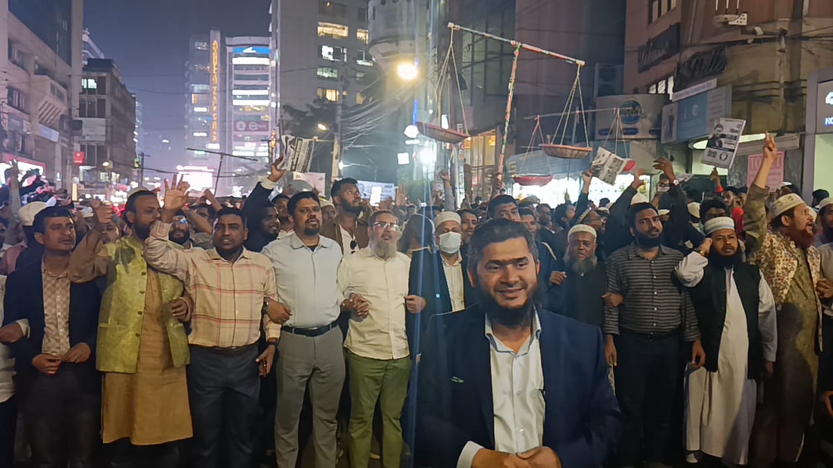 রাজধানীর গুলশান ২ থেকে নির্বাচনী গণসংযোগ শুরু করেন এস এম খালিদুজ্জামান