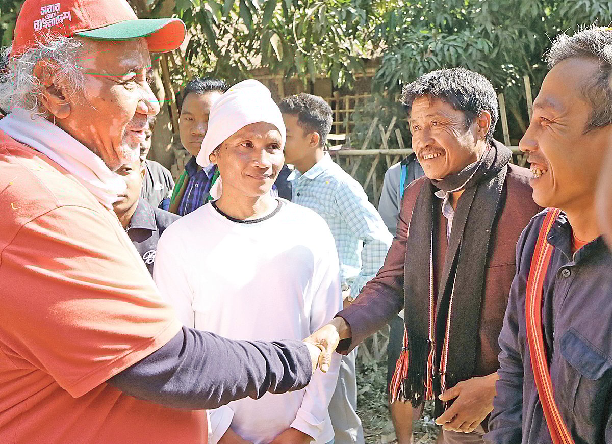 লামা উপজেলার সরই ইউনিয়নের ব্রিকফিল্ড বাজার এলাকায় গণসংযোগ করেন বিএনপির প্রার্থী সাচিং প্রু জেরী। গতকাল সকালে