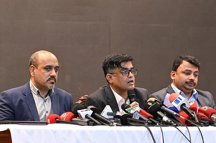 উপদেষ্টা পরিষদের বৈঠকের সিদ্ধান্ত জানাতে রাজধানীর ফরেন সার্ভিস একাডেমিতে সংবাদ সম্মেলনে প্রেস সচিব শফিকুল আলম এ কথা বলেন। ২৯ জানুয়ারি