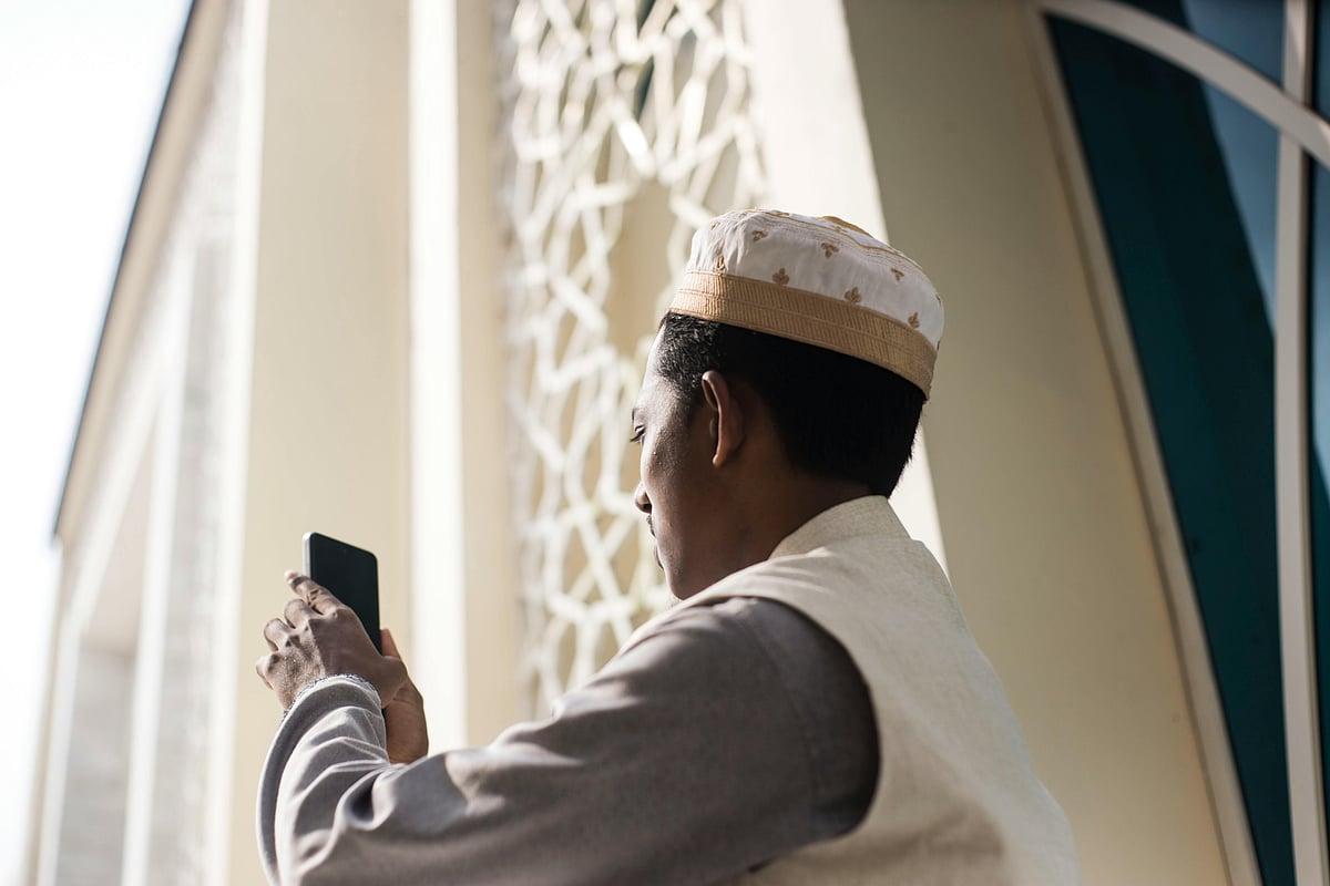 আধুনিক তথ্যপ্রযুক্তির যুগে অন্যের সম্মানহানি করার প্রক্রিয়া আরও সহজ ও ভয়াবহ হয়ে উঠেছে