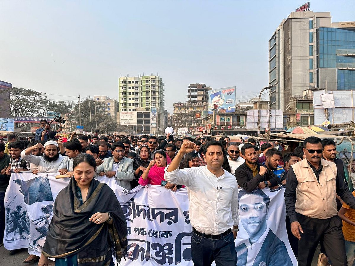 মোহাম্মদপুর বাসস্ট্যান্ড-সংলগ্ন আল্লাহ করিম মসজিদের সামনে থেকে জুলাই অভ্যুত্থানে আহত ব্যক্তিদের সঙ্গে নিয়ে শোভাযাত্রা বের করেন ববি হাজ্জাজ। ২৯ জানুয়ারি