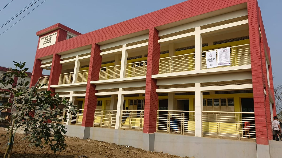 সরাইল উপজেলার অরুয়াইল ইউনিয়নের রাজাপুর গ্রামে অবস্থিত কাকরিয়া সরকারি প্রাথমিক বিদ্যালয়। আজ বৃহস্পতিবার সকালে