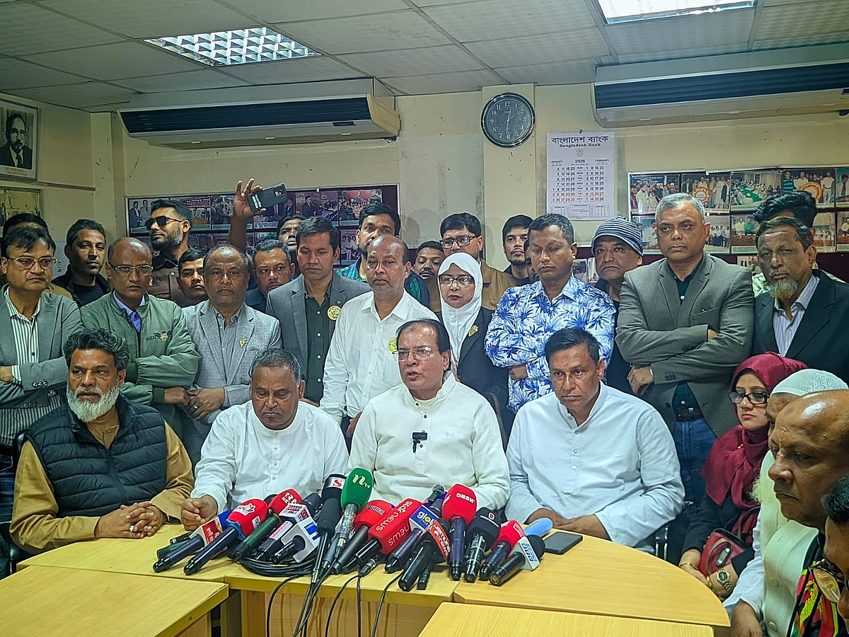 বিএনপির চেয়ারম্যান তারেক রহমানের নির্বাচনী জনসভা উপলক্ষে সংবাদ সম্মেলনে বক্তব্য দেন রংপুর বিএনপির বিভাগীয় সাংগঠনিক সম্পাদক আসাদুল হাবিব। আজ বৃহস্পতিবার দুপুরে রংপুর চেম্বার অব কমার্স অ্যান্ড ইন্ডাস্ট্রি মিলনায়তনে