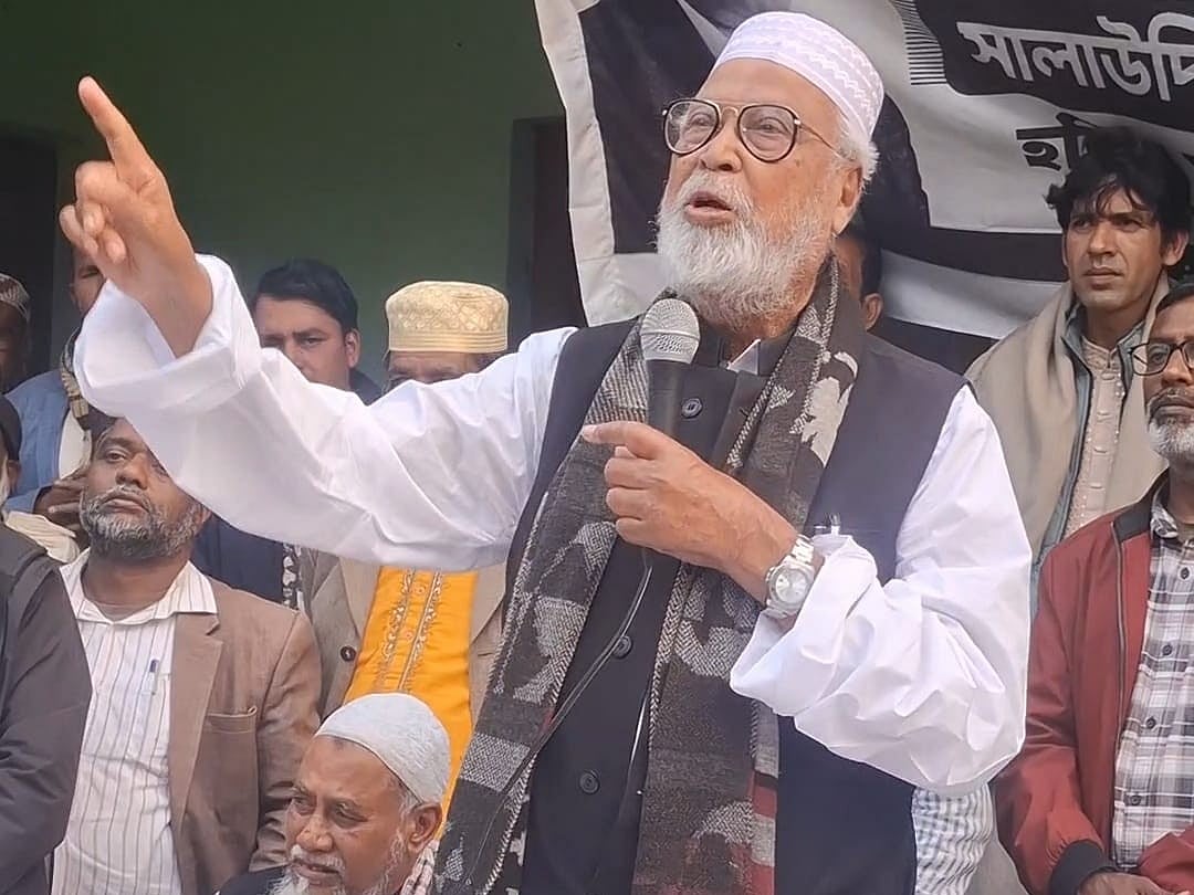 টাঙ্গাইল–৮ আসনে স্বতন্ত্র প্রার্থীর পক্ষে উঠান বৈঠকে বক্তব্য দেন কৃষক শ্রমিক জনতা লীগের সভাপতি কাদের সিদ্দিকী। আজ বৃহস্পতিবার বিকেলে সখীপুর উপজেলার কাকড়াজান ইউনিয়নের বাগেরবাড়ী বাজারে