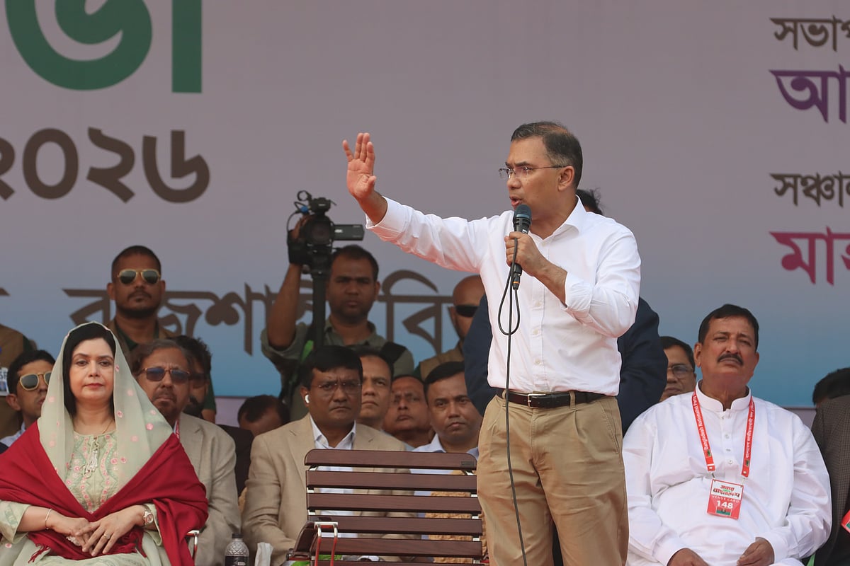 রাজশাহীর হাজী মুহম্মদ মুহসীন সরকারি উচ্চবিদ্যালয়ে মাঠে জনসভায় ভাষণ দেন বিএনপির চেয়ারম্যান তারেক রহমান।