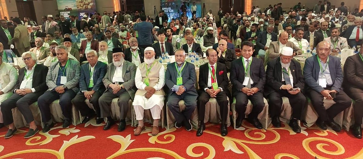 বাংলাদেশ জামায়াতে ইসলামীর সঙ্গে মতবিনিময় সভায় দেশের শীর্ষস্থানীয় ব্যবসায়ী ও শিল্পোদ্যোক্তারা। বৃহস্পতিবার সন্ধ্যায় রাজধানীর বনানীর একটি হোটেলে