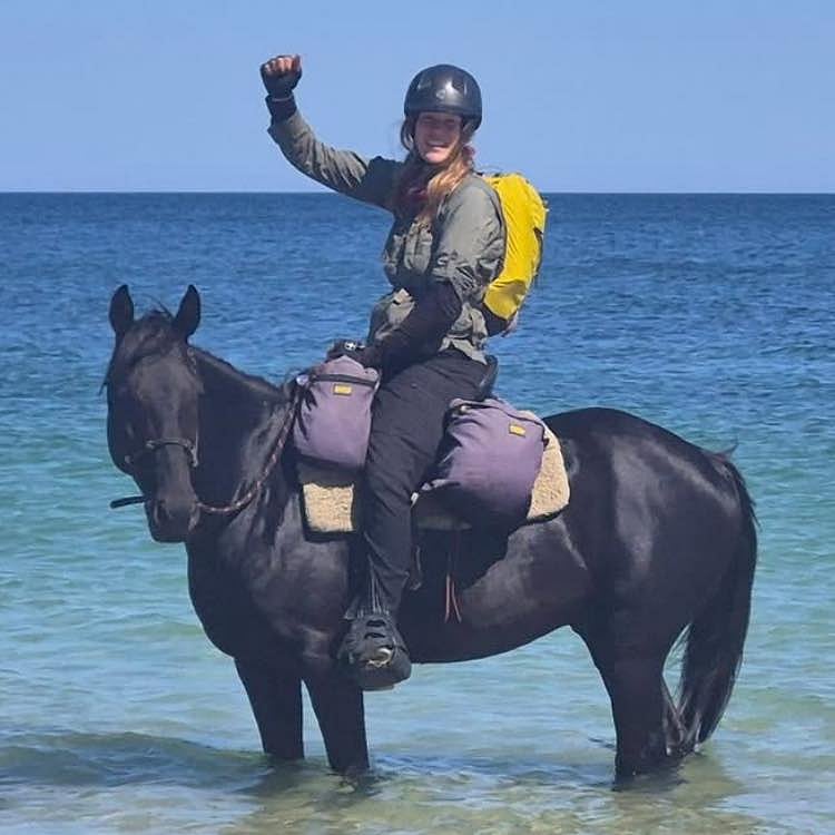 ফ্যাবলের পিঠে জিন জ্যাগোলা