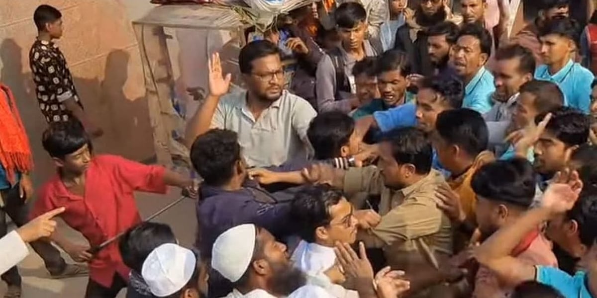 হাতিয়ার নলচিরা ঘাটে ফেরি উদ্বোধন নিয়ে বিএনপি ও এনসিপি কর্মীদের মধ্যে হাতাহাতি। আজ বিকেলে