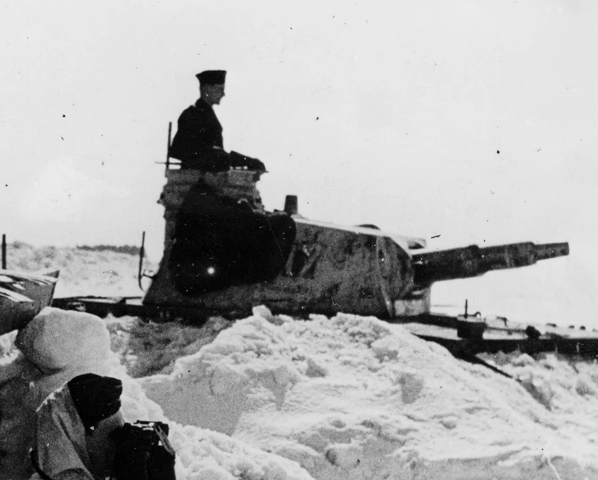 তীব্র ঠান্ডা, চারদিকে তুষার জমে আছে। তার মধ্যেই স্তালিনগ্রাদে চলছে লড়াই