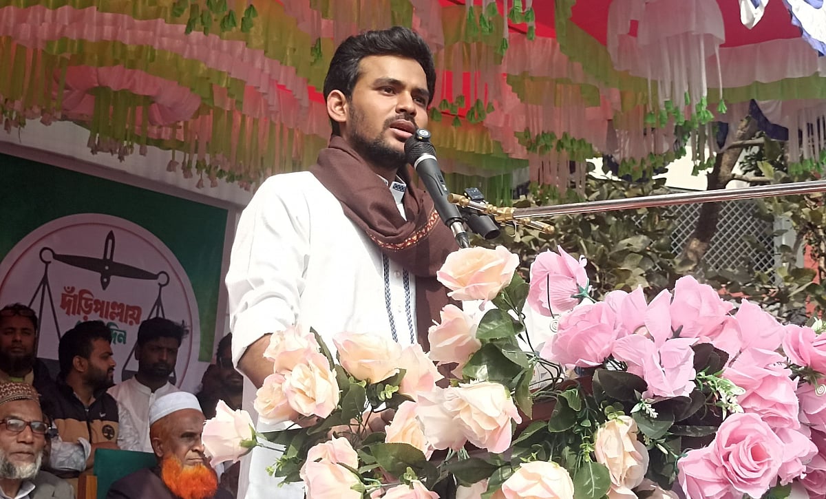 নির্বাচনী জনসভায় প্রধান অতিথির বক্তব্য দেন এনসিপির মুখপাত্র আসিফ মাহমুদ সজীব ভুঁইয়া। আজ শনিবার সকালে বগুড়ার আদমদীঘি উপজেলার রহিম উদ্দীন ডিগ্রি কলেজের মাঠে