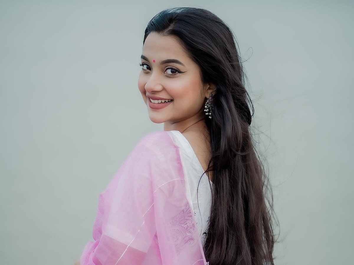 অভিনেত্রী ফারিহা রহমান, পারু নামেই তিনি পরিচিত বেশি