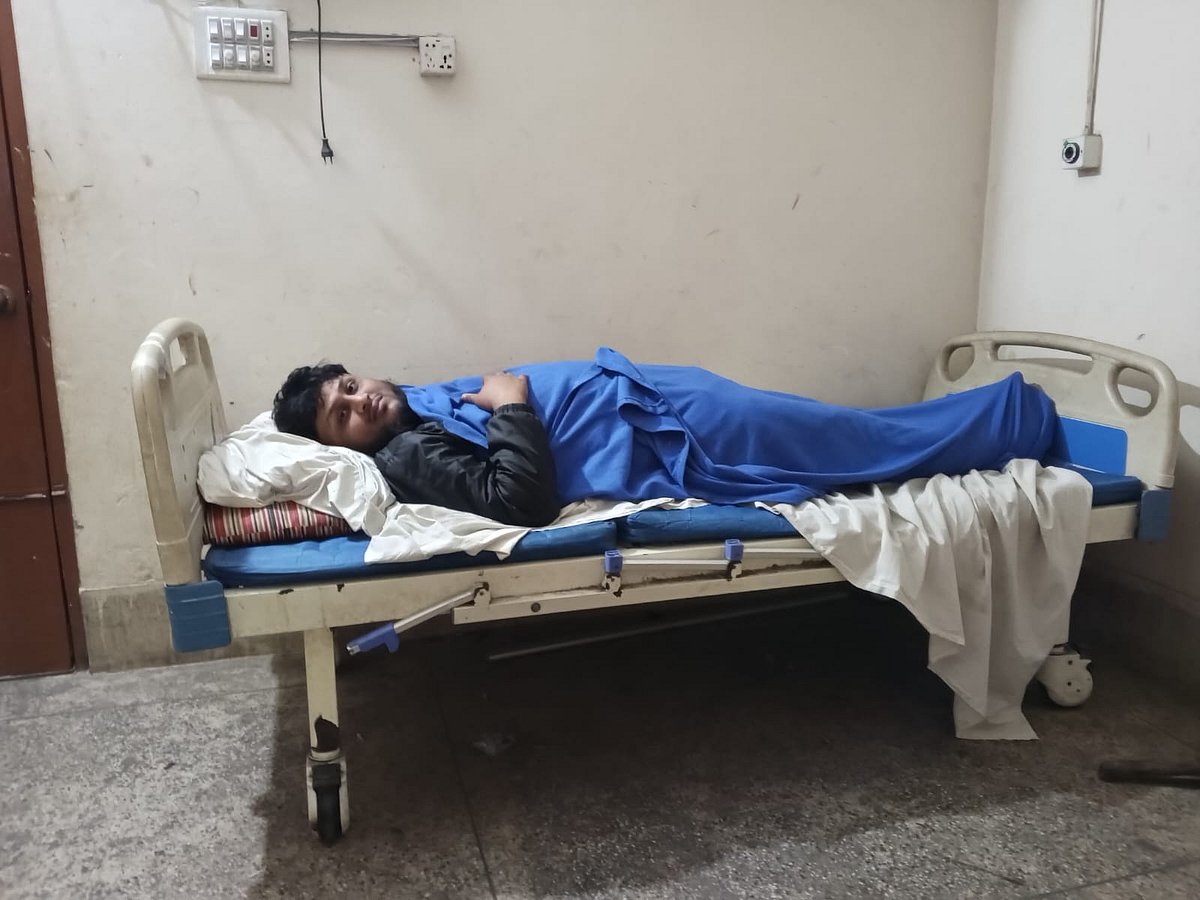 সংঘর্ষে আহত দুজনকে গলাচিপা স্বাস্থ্য কমপ্লেক্সে ভর্তি করা হয়েছে। আজ রোববার তোলা