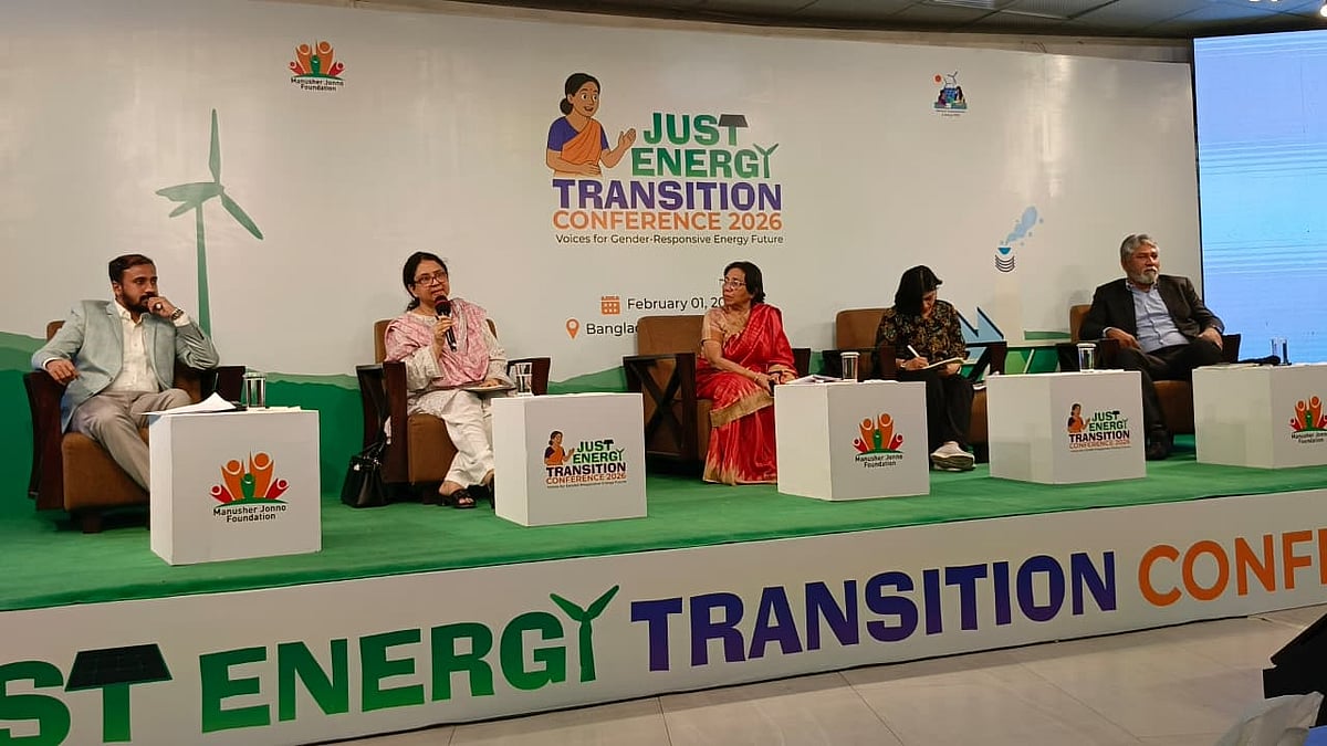 ‘জাস্ট এনার্জি ট্রানজিশন কনফারেন্স ২০২৬’–এর তৃতীয় অধিবেশনে বক্তব্য দিচ্ছেন বিভিন্ন রাজনৈতিক দল ও সংগঠনের প্রতিনিধিরা। বিজয় সরণি, ঢাকা
