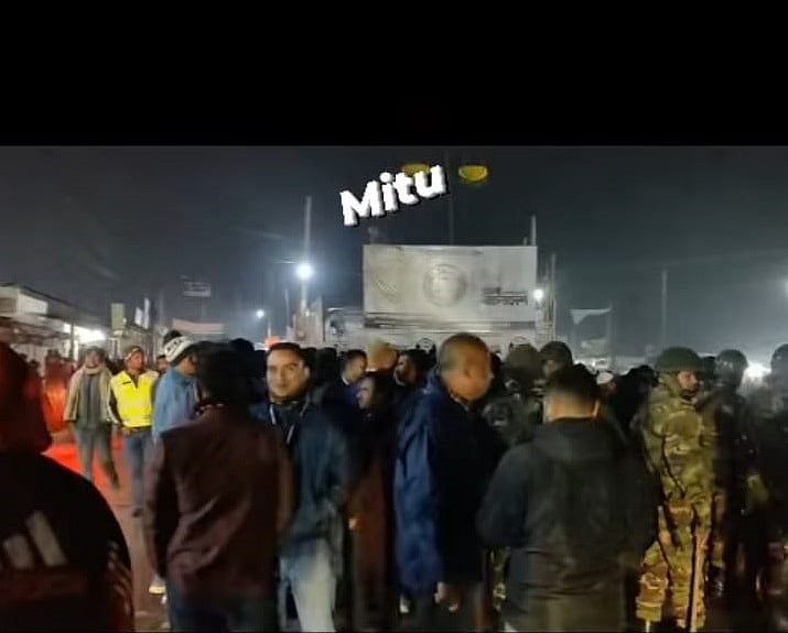 নীলফামারীর জলঢাকায় বিএনপি ও জামায়াত প্রার্থীর সমর্থকদের মধ্যে কথা–কাটাকাটি ও উত্তেজনার সৃষ্টি হয়েছে। গতকাল শনিবার রাতে উপজেলা শহরের ট্রাফিক মোড়ে