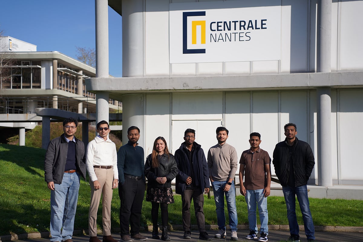 ২০২৪–২৫ শিক্ষাবর্ষে ইরাসমাস মুন্ডাস বৃত্তির সুবাদেই ফ্রান্সের সন্ত্রাল নঁত প্রকৌশল বিশ্ববিদ্যালয়ে একসঙ্গে পড়ার সুযোগ পেয়েছেন বাংলাদেশের আট তরুণ প্রকৌশলী।