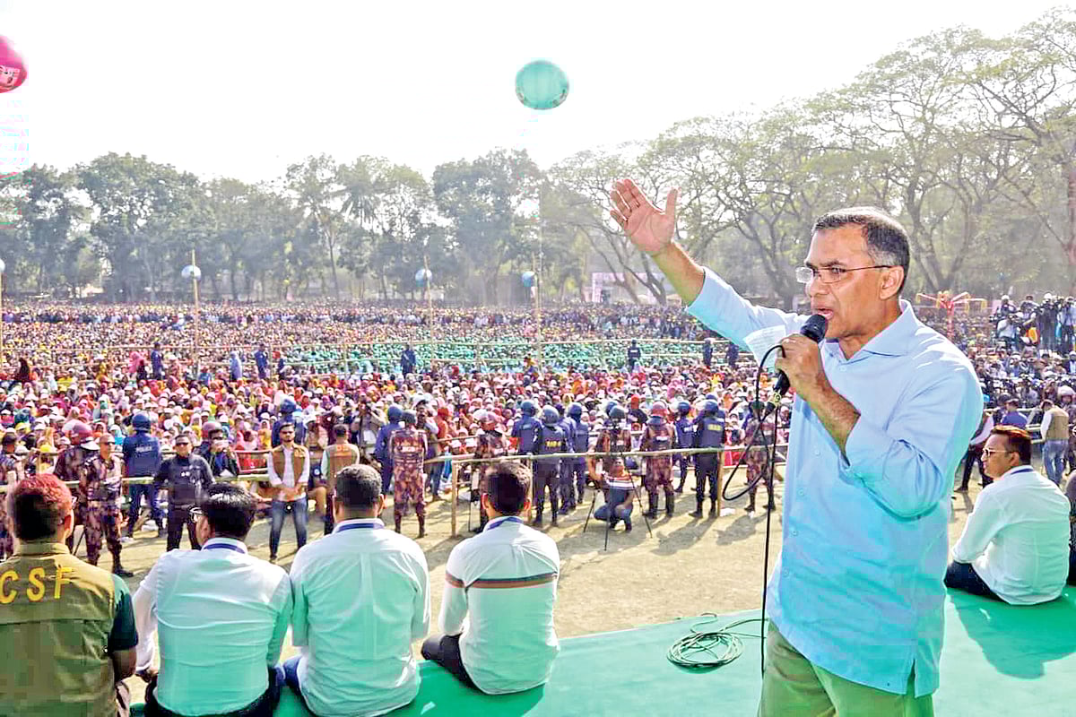 বিএনপির নির্বাচনী জনসভায় বক্তব্য দেন দলের চেয়ারম্যান তারেক রহমান। গতকাল যশোর উপশহর কলেজ মাঠে