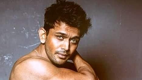 নিজের এই শারীরিক রূপান্তর নিয়ে একটি তথ্যচিত্র নির্মাণ করেছিলেন আরিফিন শুভ