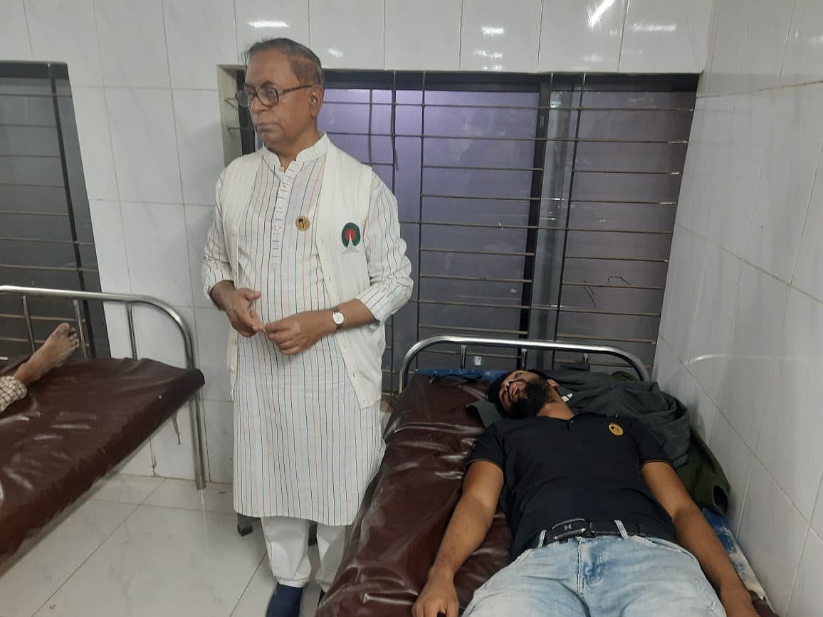 আহতদের দেখতে ঢাকা মেডিকেল কলেজ হাসপাতালে যান সাইফুল হক। ২ ফেব্রুয়ারি