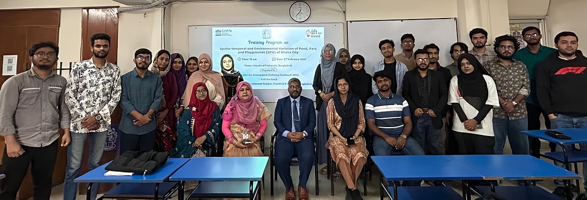 বায়ুমণ্ডলীয় দূষণ অধ্যয়ন কেন্দ্র (ক্যাপস), গিফট ফর গুড এবং স্টামফোর্ড ইউনিভার্সিটি বাংলাদেশের পরিবেশবিজ্ঞান বিভাগ আয়োজিত প্রশিক্ষণ কর্মসূচির অংশগ্রহণকারীরা