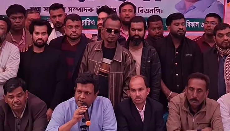 চাঁদপুর-২ আসনে স্বতন্ত্র হিসেবে প্রার্থিতা ফিরে না পেরে বিএনপি প্রার্থীর পক্ষে কাজ করার অঙ্গীকার ব্যক্ত করেন তানভীর হুদা। চাঁদপুরের মতলব উত্তর উপজেলার খন্দকারকান্দি এলাকায়। গতকাল সোমবার বিকেলে