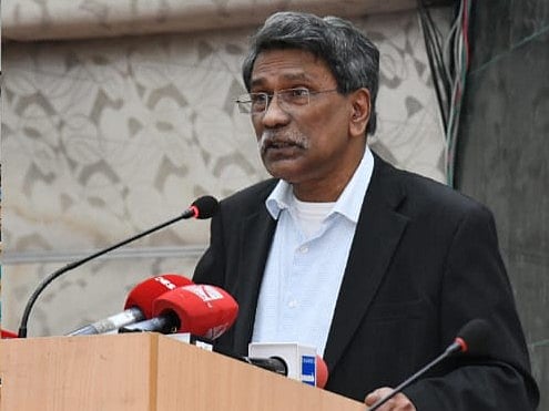 গণভোট বিষয়ে জনসচেতনতামূলক প্রচার কার্যক্রম জোরদার করার লক্ষ্যে সরকারি ও বেসরকারি বিশ্ববিদ্যালয়গুলোর অংশগ্রহণে এক মতবিনিময় সভায় বক্তব্য দেন অধ্যাপক আলী রীয়াজ