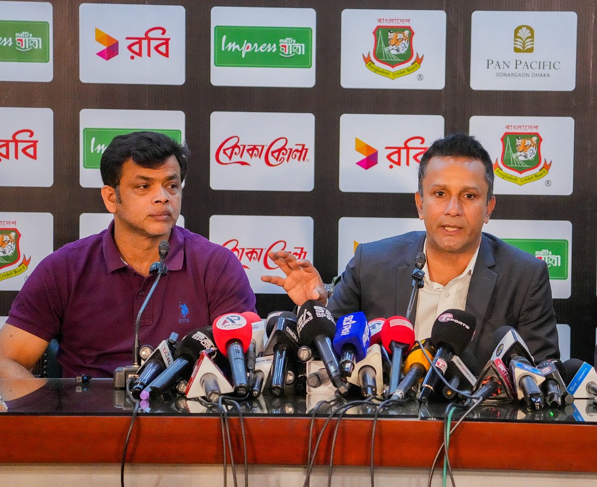 সংবাদ সম্মেলনে কথা বলছেন আব্দুর রাজ্জাক ও খালেদ মাসুদ