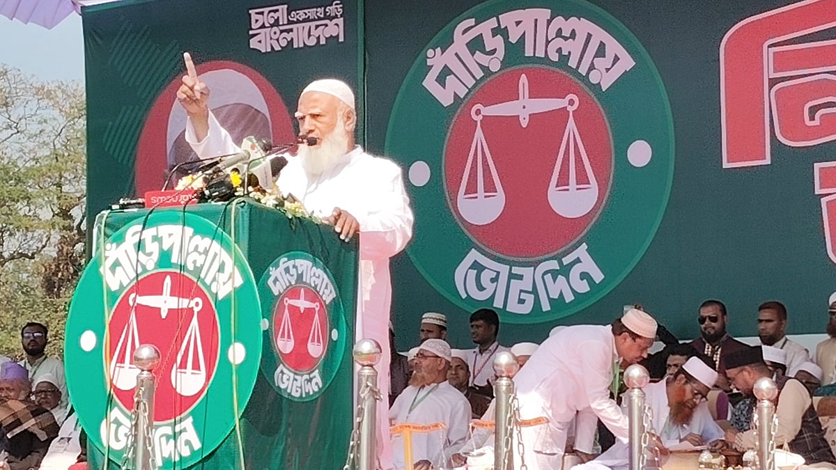 ময়মনসিংহ নগরের সার্কিট হাউস ময়দানে নির্বাচনী জনসভায় বক্তব্য দেন জামায়াতের আমির শফিকুর রহমান। আজ মঙ্গলবার দুপুরে