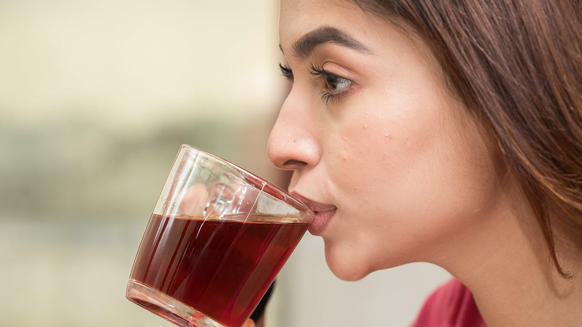 ‘গ্লো টি’ দেখতে সুন্দর, খেতেও আরামদায়ক আর ভেতর থেকে ত্বকের যত্ন নেওয়ার কাজটিও করে ভালোভাবে