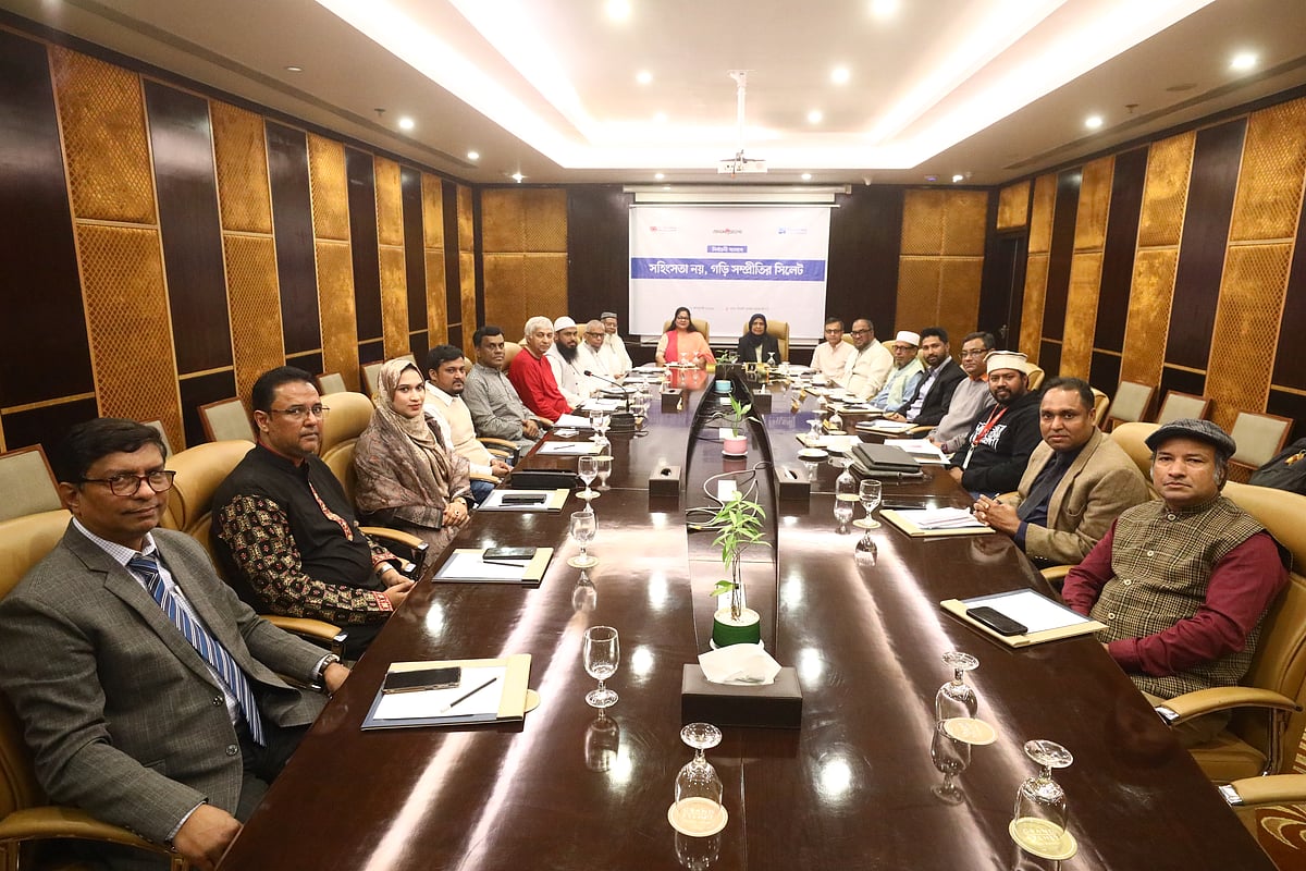 ‘সহিংসতা নয়, গড়ি সম্প্রীতির সিলেট’ শীর্ষক নির্বাচনী সংলাপে অংশগ্রহণকারীরা। ২৭ জানুয়ারি ২০২৫, সিলেট