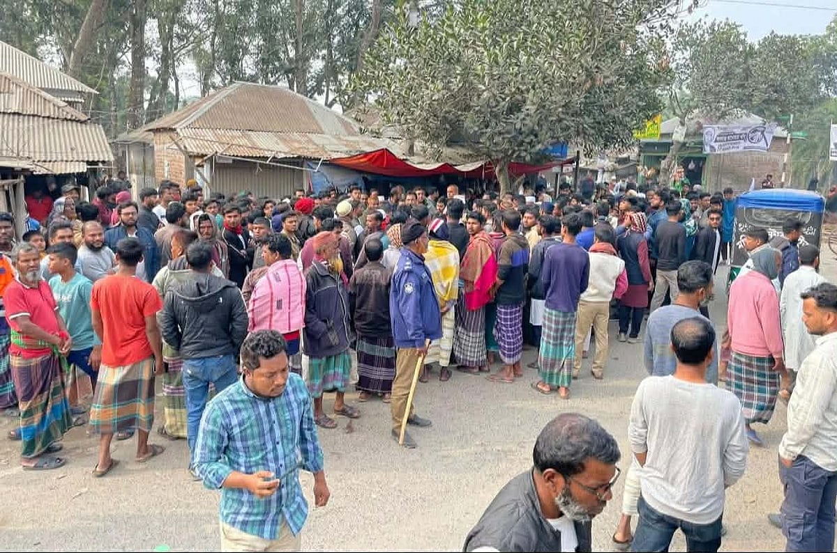 কুষ্টিয়ায় খোকসাতে ভোট চাওয়া নিয়ে বিএনপি ও জামায়াতের মধ্যে সংঘর্ষের ঘটনা ঘটে। বুধবার সকালে উপজেলার জয়ন্তী হাজরা ইউনিয়নের মাসিলিয়া বাজারে