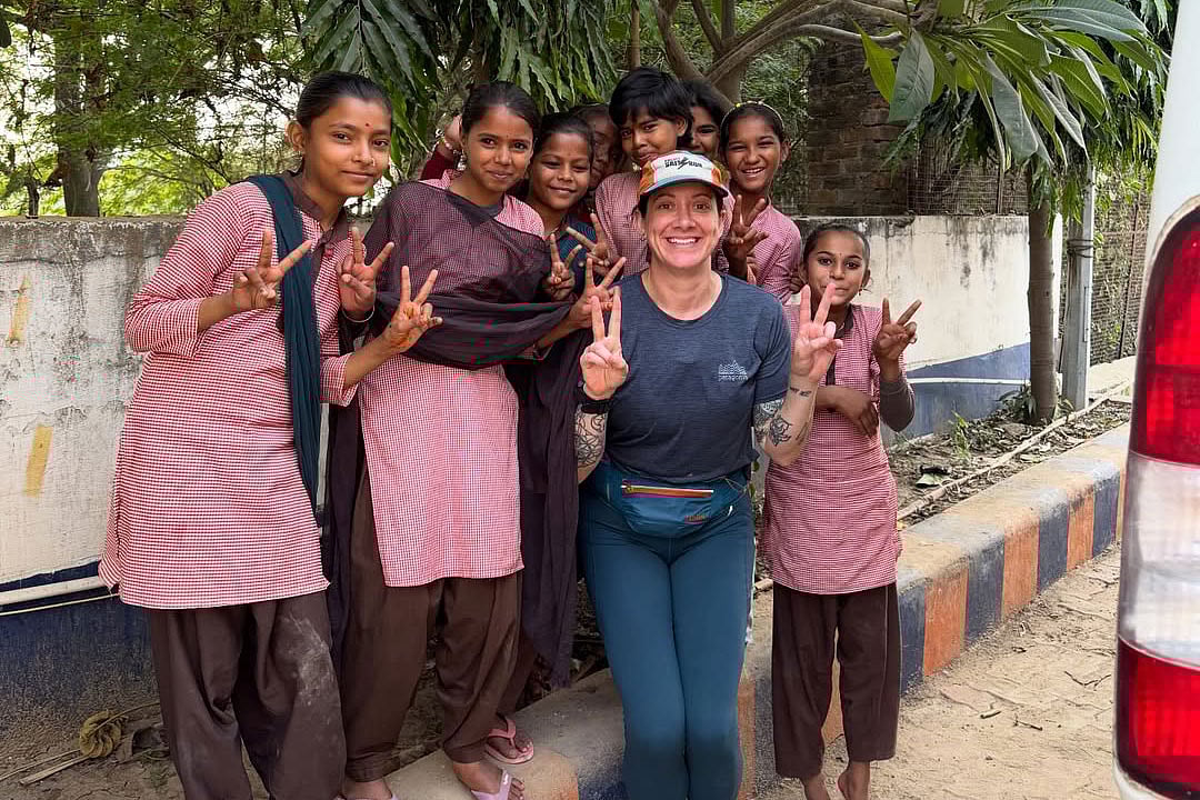 ‘ইনল্যান্ড কাস্টমস লাইন’ ধরে দৌড়ানোর সময় হানা কক্স