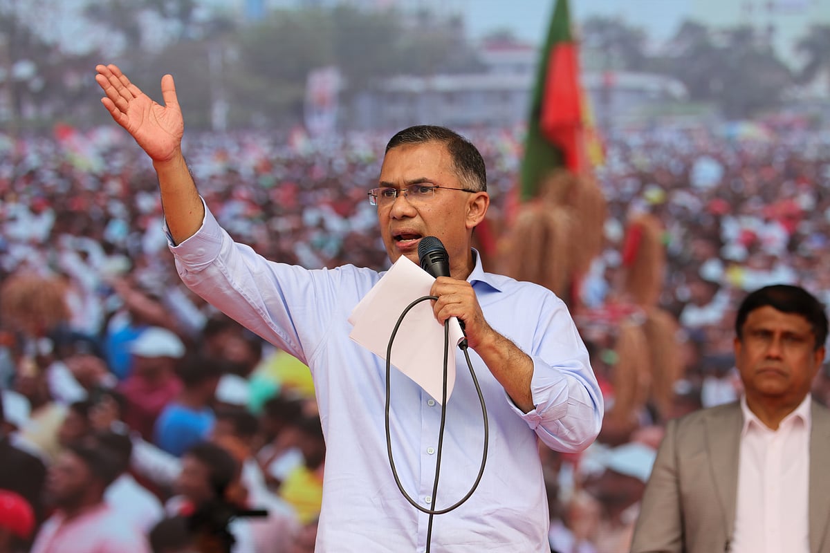 বরিশাল নগরের বান্দ রোডের বেলস পার্কে নির্বাচনী জনসভায় প্রধান অতিথি হিসেবে ভাষণ দেন তারেক রহমান। আজ বুধবার দুপুরে