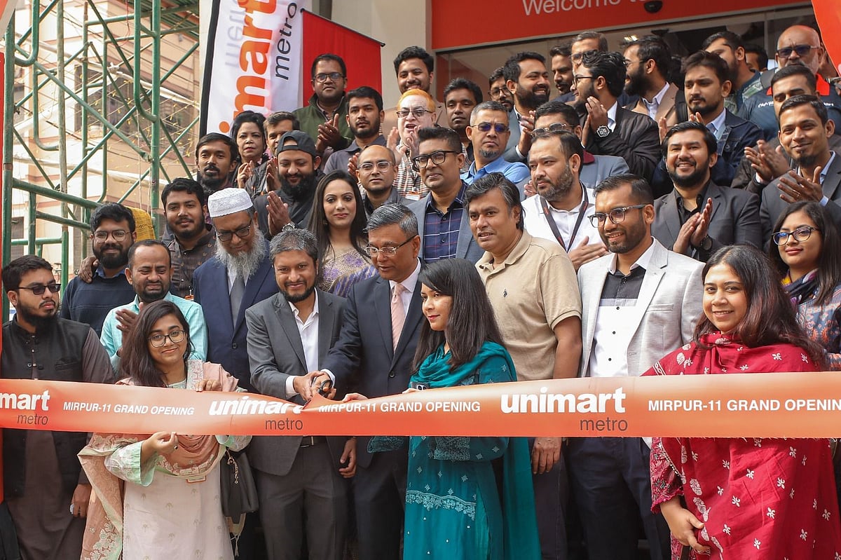 রাজধানীর মিরপুর-১১ তে জনপ্রিয় সুপারশপ ইউনিমার্টের নতুন আউটলেট ‘ইউনিমার্ট মেট্রো’ যাত্রা শুরু করেছে। নতুন এ আউটলেটের উদ্বোধনী অনুষ্ঠানে উপস্থিত প্রতিষ্ঠানটির ঊর্ধ্বতন কর্মকর্তাসহ অন্যরা