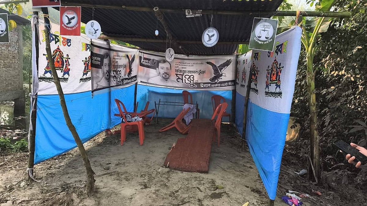 ফেনীর মোটবীতে এবি পার্টির প্রার্থী মজিবুর রহমান মঞ্জুর নির্বাচনী অফিস ভাঙচুর করেছে দুর্বৃত্তরা। আজ সকালে তোলা