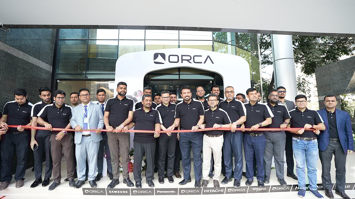 ‘অর্কা’ ব্র্যান্ডের প্রথম আউটলেট উদ্বোধন অনুষ্ঠানে আকিজ রিসোর্সের বিভিন্ন বিজনেস ইউনিটের কর্মকর্তারা
