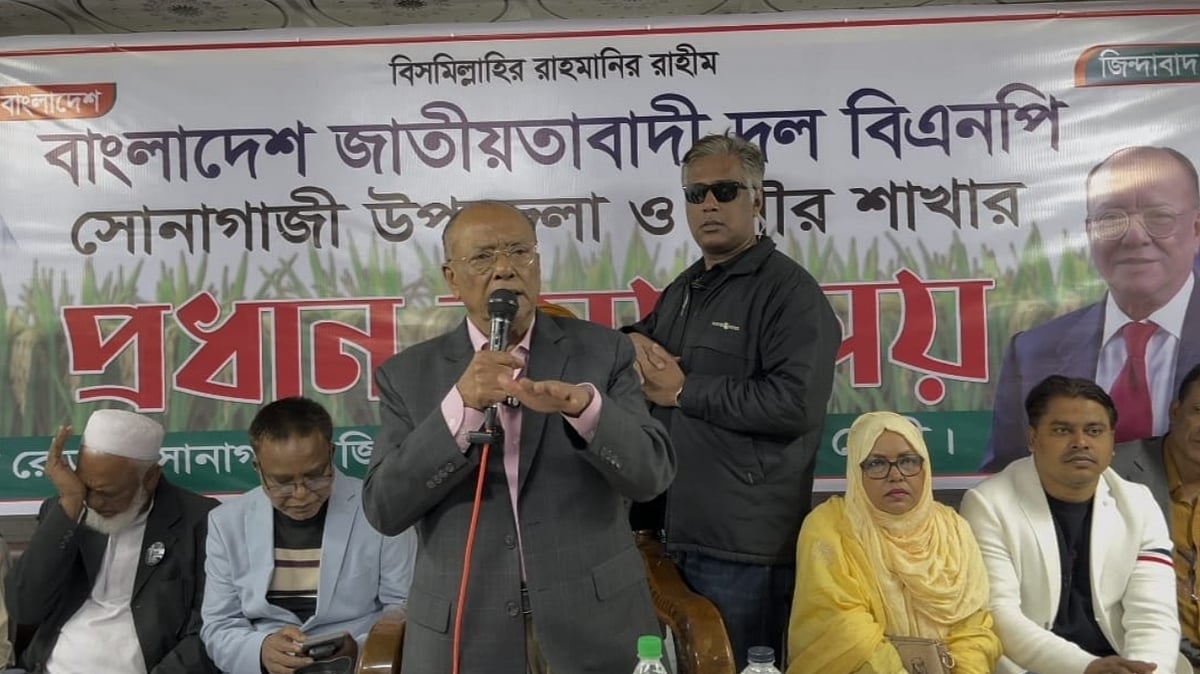 মুক্তিযোদ্ধাদের সঙ্গে মতবিনিময় সভায় বক্তব্য দেন বিএনপির ভাইস চেয়ারম্যান ও ফেনী-৩ আসনে দলের প্রার্থী আবদুল আউয়াল মিন্টু