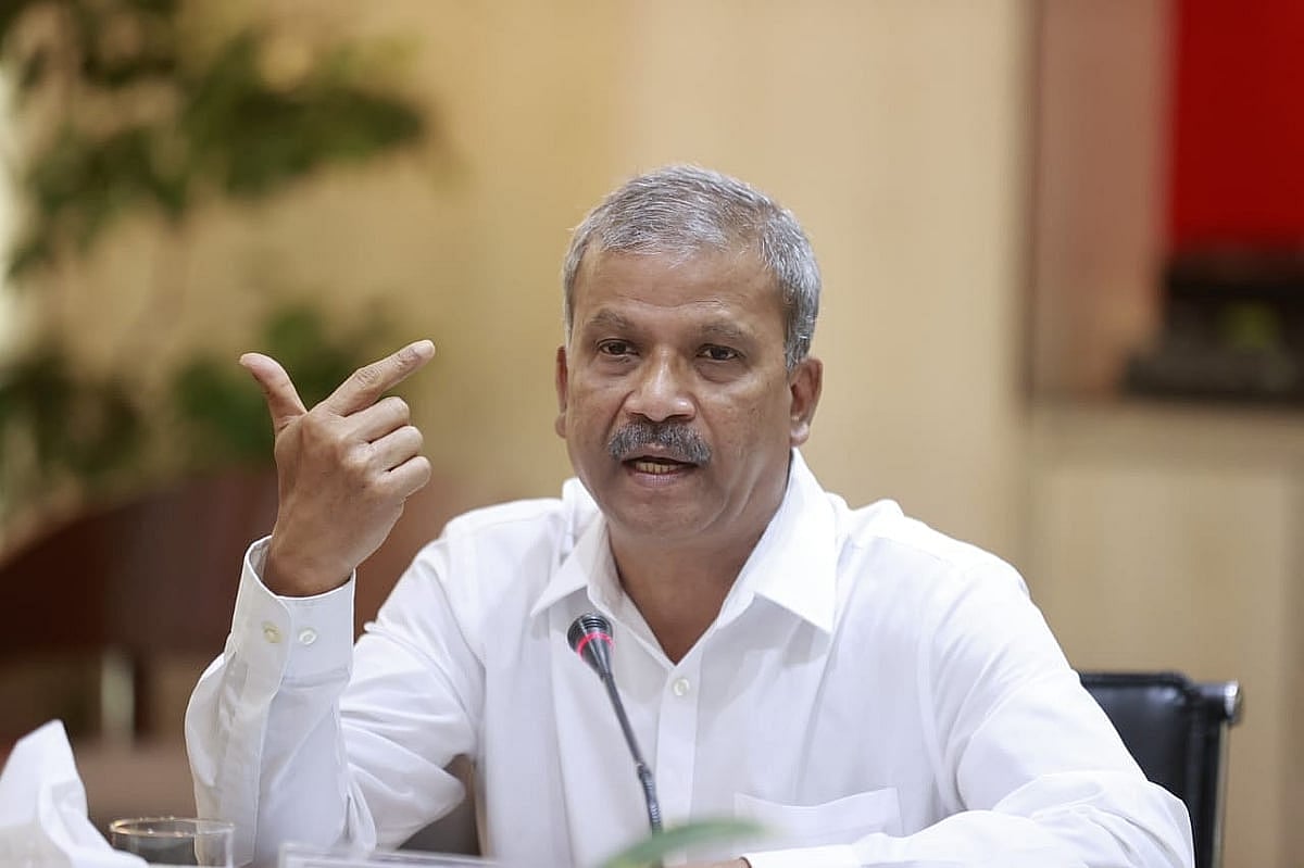 আইন উপদেষ্টা অধ্যাপক আসিফ নজরুল