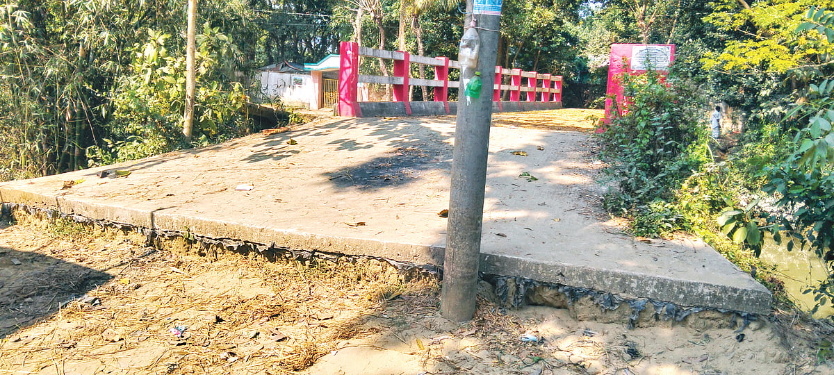কাজে আসছে না ৮৭ লাখ টাকার সেতুটি। সম্প্রতি হাটহাজারীর মধ্য মাদার্শা গ্রামে