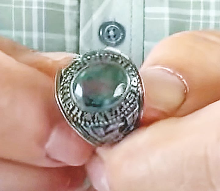 ৪৪ বছর পর খুঁজে পাওয়া সেই আংটি