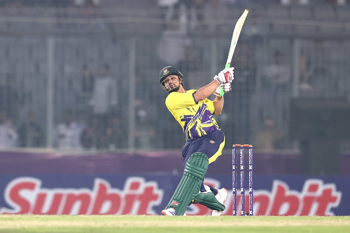 ৭৬ রান করেছেন নুরুল হাসান