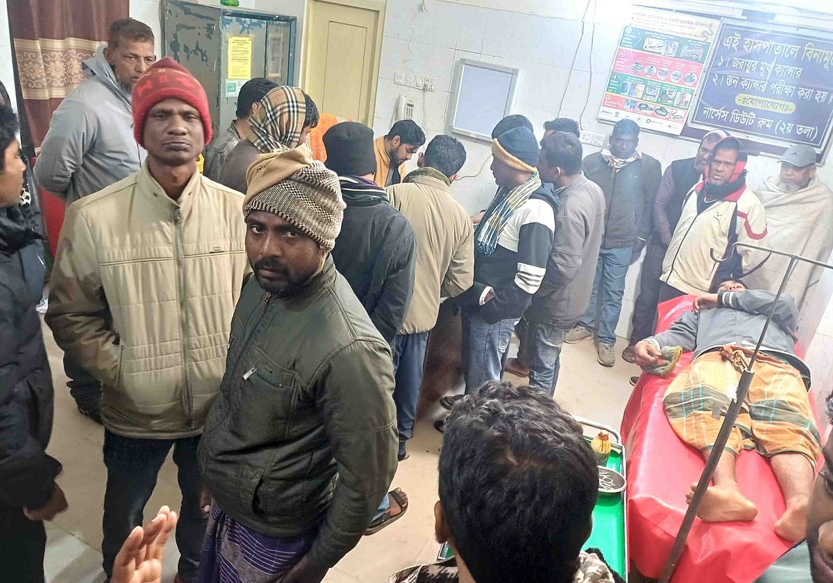 লালপুরের কচুয়া বাজারে হামলায় আহত হন ‘বিদ্রোহী’ প্রার্থীর ১২ কর্মী। শুক্রবার রাতে লালপুর উপজেলা স্বাস্থ্য কমপ্লেক্সে