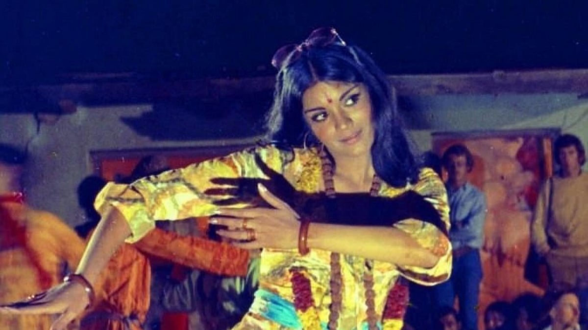 সিনেমার দৃশ্যে জিনাত আমান। আইএমডিবি